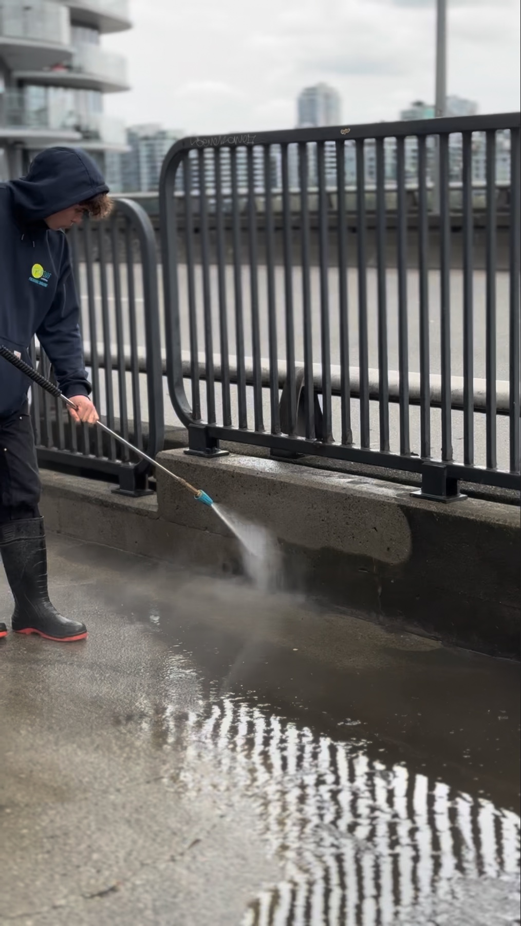 Retaining wall pressure washing